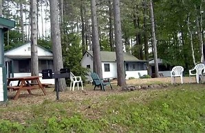The Elms Waterfront Cottages