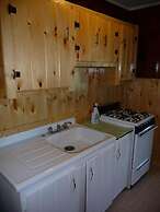 The Elms Waterfront Cottages