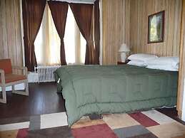 The Elms Waterfront Cottages