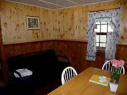 The Elms Waterfront Cottages