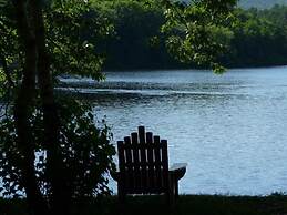 The Elms Waterfront Cottages