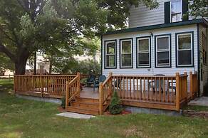 The Elms Waterfront Cottages