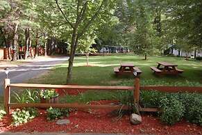 The Elms Waterfront Cottages