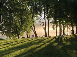 The Elms Waterfront Cottages