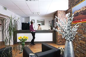 Brit Hotel Bosquet