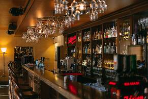 IMPERIAL Hotel & Restaurant