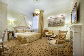 IMPERIAL Hotel & Restaurant