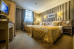 IMPERIAL Hotel & Restaurant