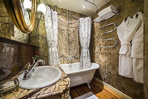 IMPERIAL Hotel & Restaurant