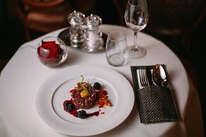 IMPERIAL Hotel & Restaurant