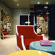 Hôtel du Petit Moulin, Haute Couture hotel by Lacroix