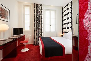 Hôtel du Petit Moulin, Haute Couture hotel by Lacroix