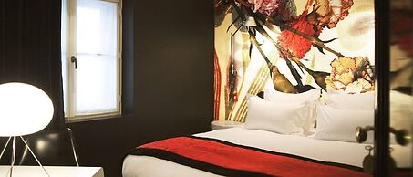 Hôtel du Petit Moulin, Haute Couture hotel by Lacroix