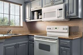 Days Inn & Suites by Wyndham Houston Hobby Airport