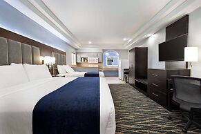 Days Inn & Suites by Wyndham Houston Hobby Airport