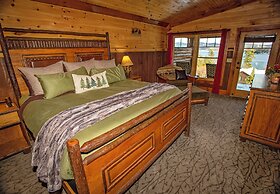 Lodges At Cresthaven