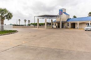 Motel 6 Port Lavaca, TX - Beach
