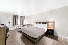 Quality Inn & Suites Port Lavaca near Lighthouse Beach