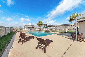 Quality Inn & Suites Port Lavaca near Lighthouse Beach