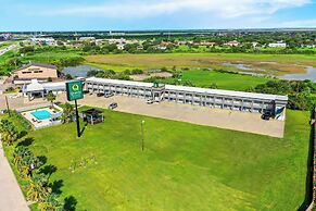 Quality Inn & Suites Port Lavaca near Lighthouse Beach
