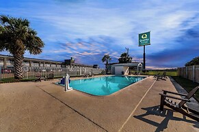Quality Inn & Suites Port Lavaca near Lighthouse Beach