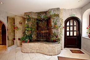Ryan Johnson Hotel