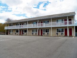 Coast Village Inn & Cottages