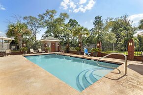 Best Western Plus Bradbury Inn & Suites