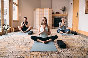 Fairmont Heritage Place, Franz Klammer Lodge