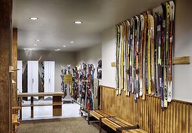 Fairmont Heritage Place, Franz Klammer Lodge