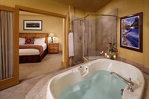 Fairmont Heritage Place, Franz Klammer Lodge