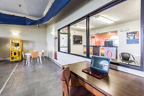 Motel 6 Percival, IA