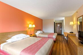 Motel 6 Percival, IA
