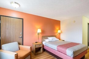 Motel 6 Percival, IA