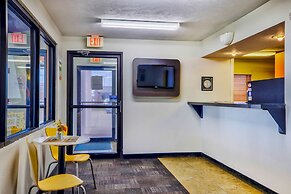 Motel 6 Percival, IA