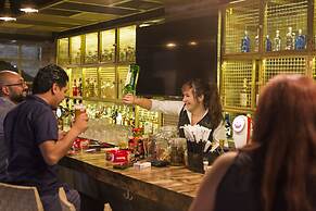 ALQasr Metropole Hotel