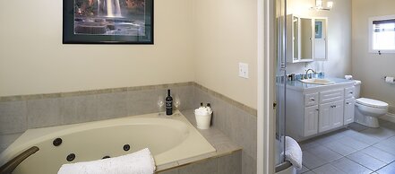 Above The Beach Guest Suites