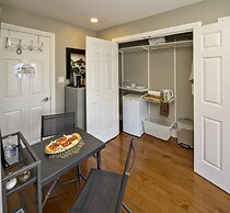 Above The Beach Guest Suites