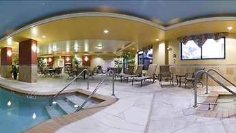Holiday Inn Express & Suites Bloomington by IHG