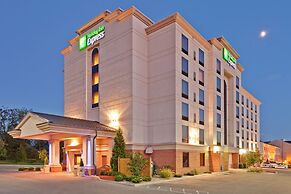 Holiday Inn Express & Suites Bloomington by IHG