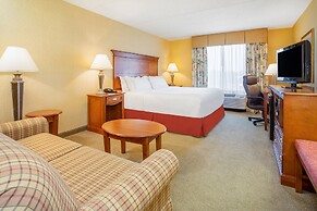 Holiday Inn Express & Suites Bloomington by IHG