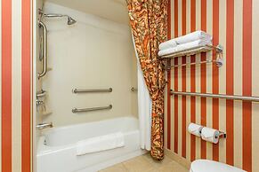 Holiday Inn Express & Suites Bloomington by IHG