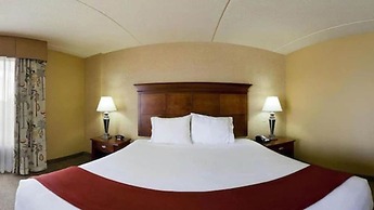 Holiday Inn Express & Suites Bloomington by IHG
