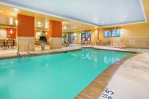 Holiday Inn Express & Suites Bloomington by IHG