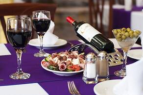 Hotel Morales Historical & Colonial Downtown Core