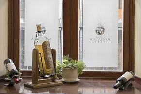 Hotel Morales Historical & Colonial Downtown Core