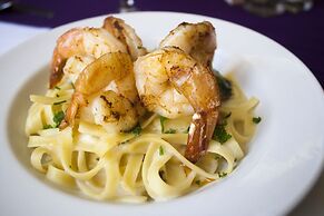 Hotel Morales Historical & Colonial Downtown Core