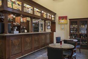 Hotel Morales Historical & Colonial Downtown Core