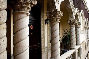 Hotel Morales Historical & Colonial Downtown Core