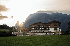 Hotel Emmy - five elements